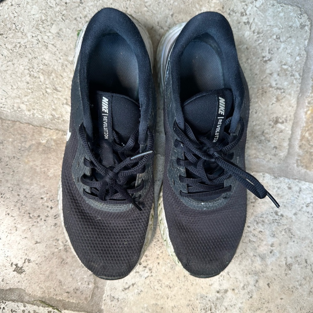 Nike Womens Revolution 5 running shoe